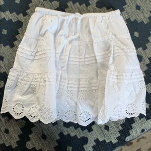 Mini Boden 100 % white cotton eyelet skirt.